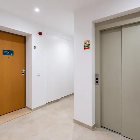 Modern 2br W Rooftop Pool & Parking By Lovelystay Lagos