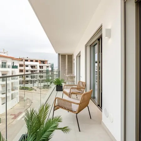 Appartement Modern 2br W Rooftop Pool & Parking By Lovelystay