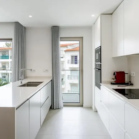 Modern 2br W Rooftop Pool & Parking By Lovelystay Appartement