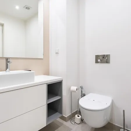 Appartement Modern 2br W Rooftop Pool & Parking By Lovelystay *