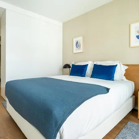 Appartement Modern 2br W Rooftop Pool & Parking By Lovelystay