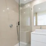 Modern 2br W Rooftop Pool & Parking By Lovelystay
