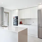 Modern 2br W Rooftop Pool & Parking By Lovelystay Apartment *