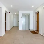 Modern 2br W Rooftop Pool & Parking By Lovelystay * Lagos