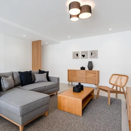 Modern 2br W Rooftop Pool & Parking By Lovelystay Διαμέρισμα
