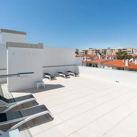 Modern 2br W Rooftop Pool & Parking By Lovelystay *
