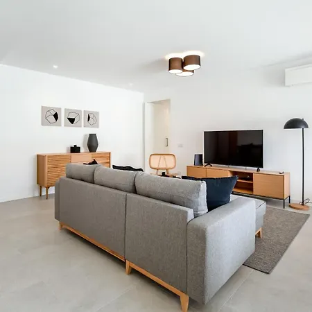 Διαμέρισμα Modern 2br W Rooftop Pool & Parking By Lovelystay *