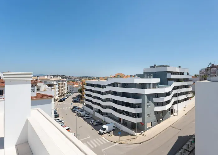 アパート Modern 2br W Rooftop Pool & Parking By Lovelystay ラゴス