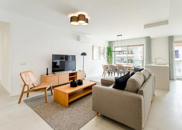 Modern 2br W Rooftop Pool & Parking By Lovelystay * ラゴス