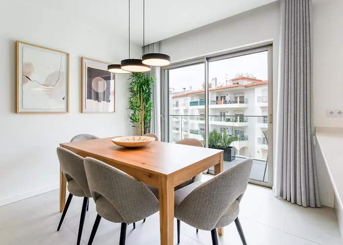 Modern 2br W Rooftop Pool & Parking By Lovelystay ラゴス