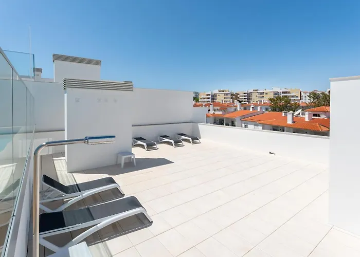 Modern 2br W Rooftop Pool & Parking By Lovelystay *