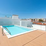 Διαμέρισμα Modern 2br W Rooftop Pool & Parking By Lovelystay