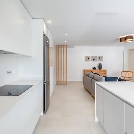 Apartmán Modern 2br W Rooftop Pool & Parking By Lovelystay