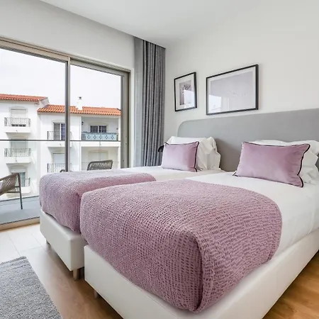 Modern 2br W Rooftop Pool & Parking By Lovelystay * Λάγος