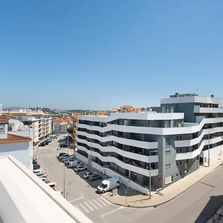 Apartment Modern 2br W Rooftop Pool & Parking By Lovelystay Lagos