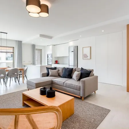 Modern 2br W Rooftop Pool & Parking By Lovelystay Lagos