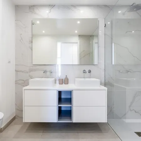 Modern 2br W Rooftop Pool & Parking By Lovelystay Apartmán Lagos