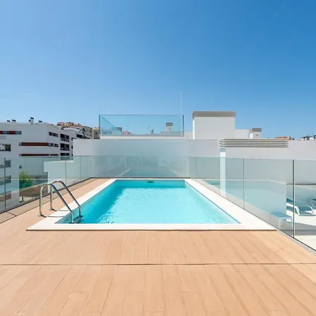 Apartmán Modern 2br W Rooftop Pool & Parking By Lovelystay *